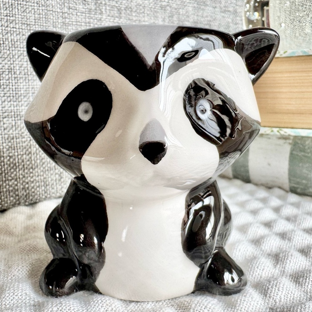 New Ceramic Raccoon Pen Holder Trinket Storage Planter Figurine Decoration 3.25”